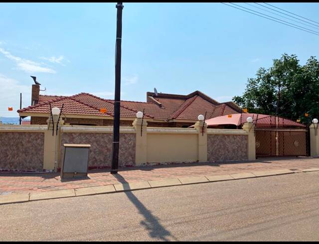 3 BEDROOM HOUSE FOR SALE IN AKASIA